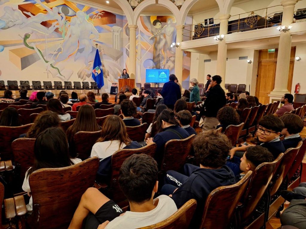 cultura_fundacion_pablo_neruda_ceremonia_premiacion_concurso_poesia_juvenil_2025_abril_2026_11