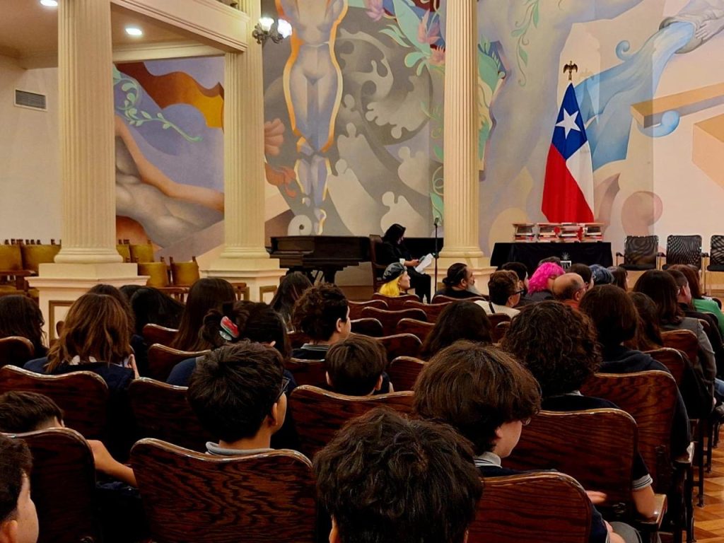 cultura_fundacion_pablo_neruda_ceremonia_premiacion_concurso_poesia_juvenil_2025_abril_2026_14