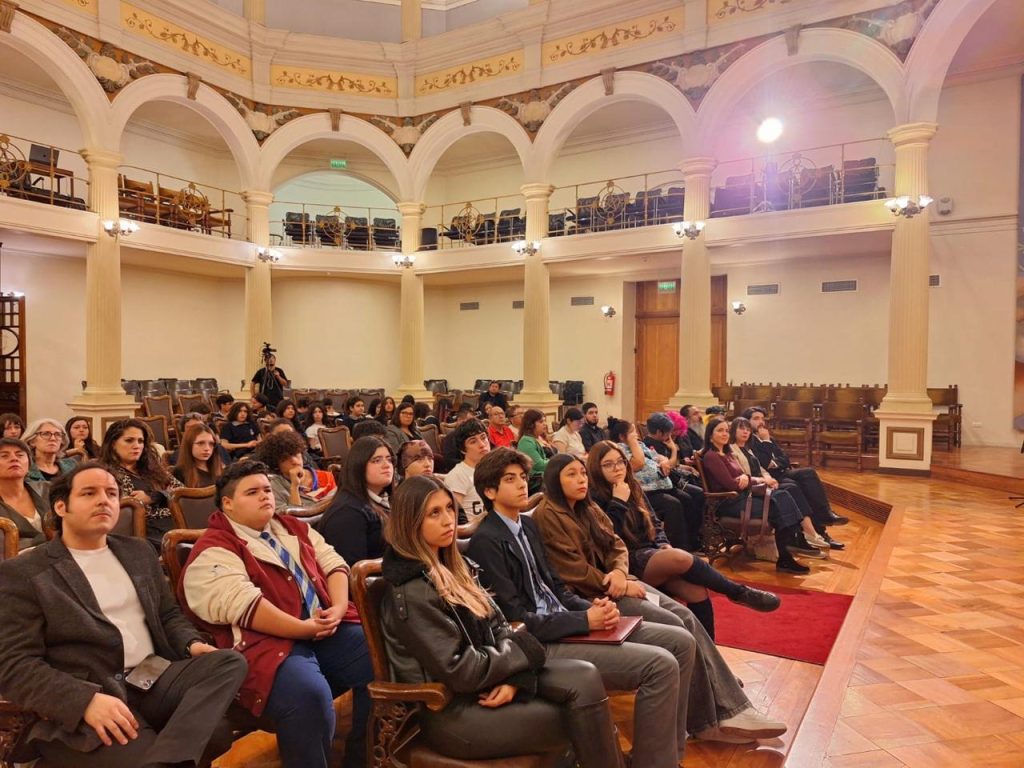 cultura_fundacion_pablo_neruda_ceremonia_premiacion_concurso_poesia_juvenil_2025_abril_2026_16