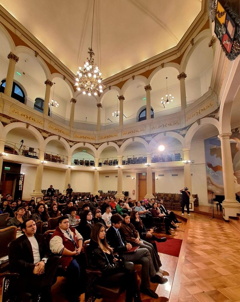 cultura_fundacion_pablo_neruda_ceremonia_premiacion_concurso_poesia_juvenil_2025_abril_2026_19